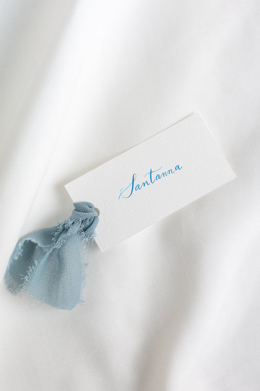 Naamkaartjes op natuurlijk wit papier